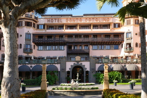 06 2175b Hotel